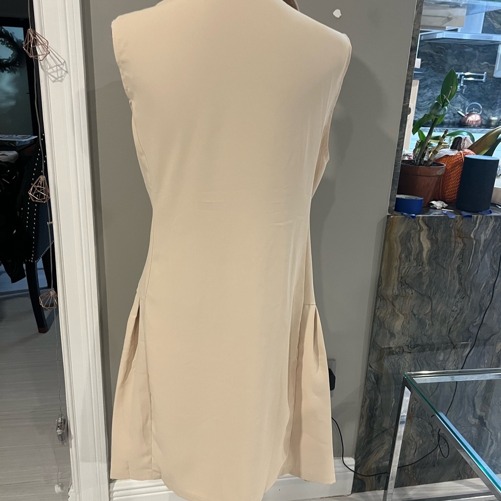 Elegant Cream Double-Breasted Dress - Picture 2 of 4
